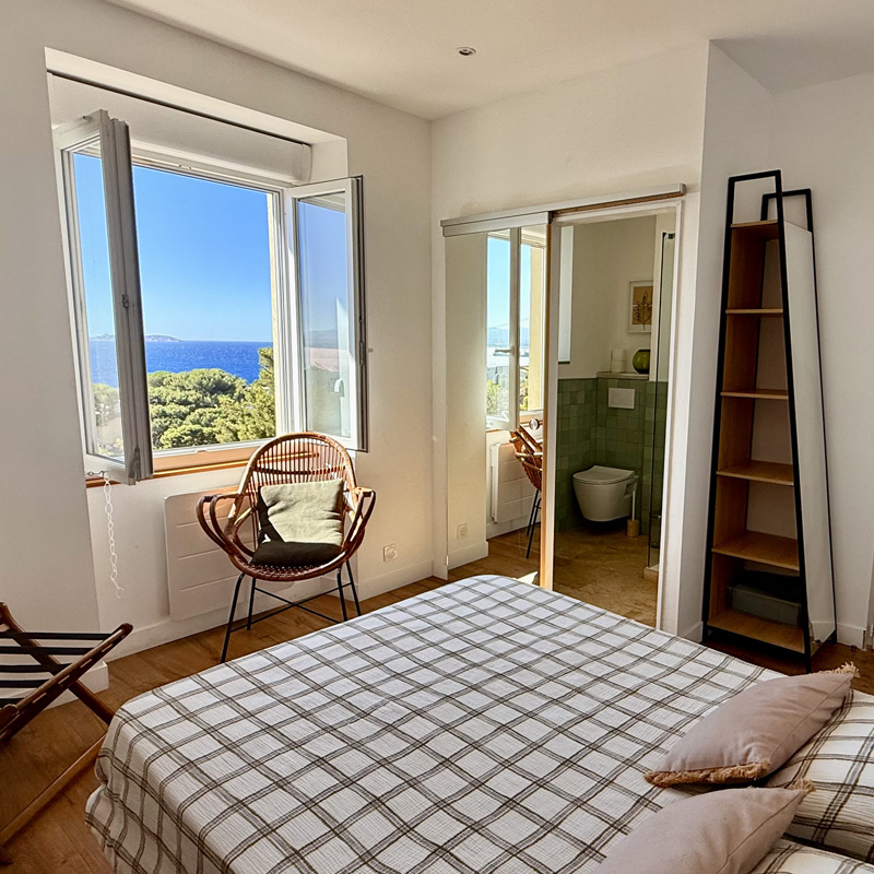 chambre-d'hote-niolon-train-inc-cafe-mer